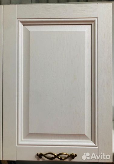 Шкаф витрина белый