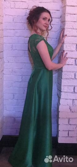 Вечернее изумрудное платье
