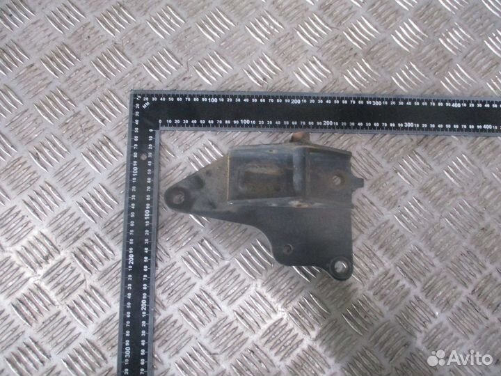 Кронштейн амортизатора кабины правый Mercedes-Benz