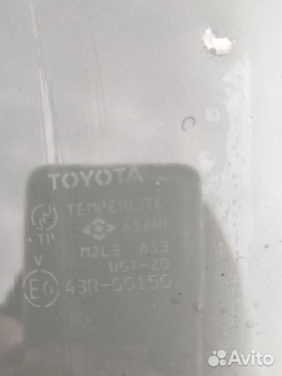 Стекло заднее левое Тойота ipsum 21