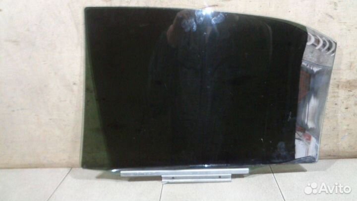 Стекло двери задней правой Toyota Camry 40