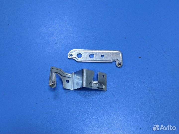 Петля дверцы микроволновой печи Midea MM720CPO-S