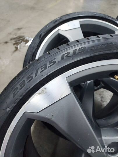 Pirelli P Zero 235/35 R19 96