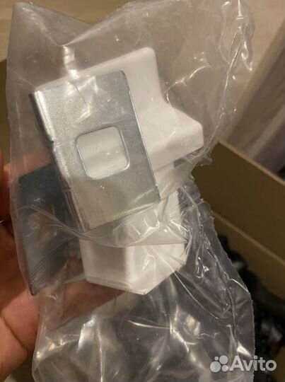 Крепежи и ножки для кухни новые