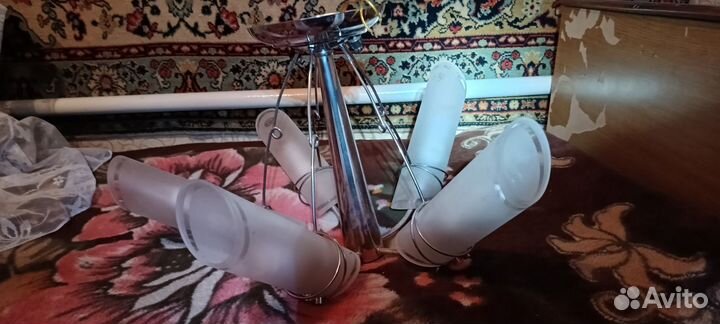 Продам люстру