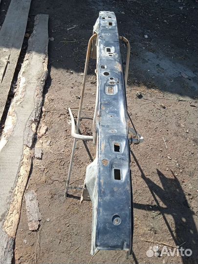 Усилитель переднего бампера Nissan Sunny Ниссан