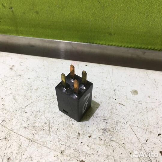 Реле Митсубиси Галант 8