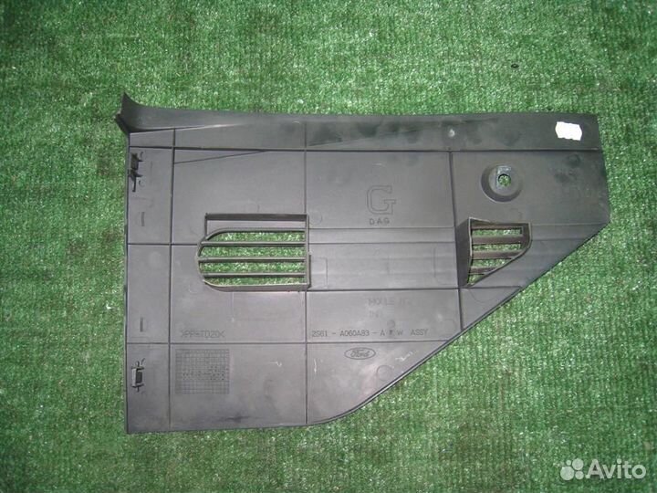 Накладка консоли передняя левая Ford Fiesta (CBK)