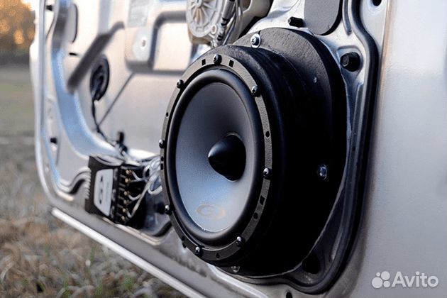 Установка автоакустики