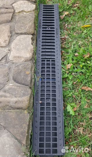 Желоб водоотведения