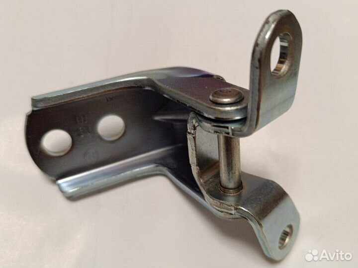 Петля двери Infiniti g35x