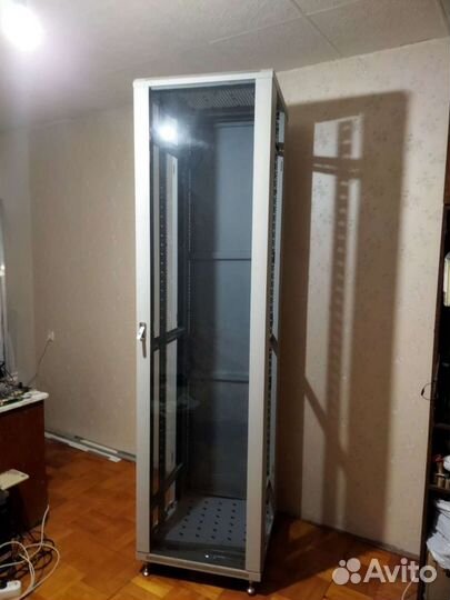 Продам серверный шкаф 47U