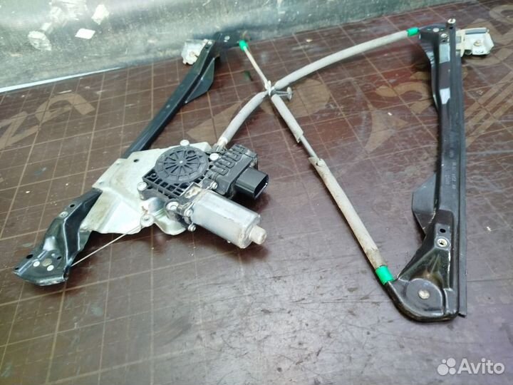 Стеклоподъемник передний правый Ford Focus хэечбек