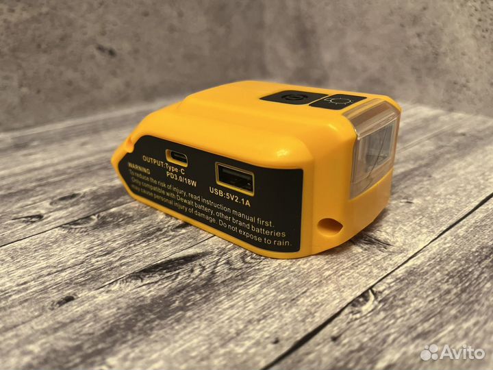 Usb адаптер на аккумулятор Dewalt с фонариком