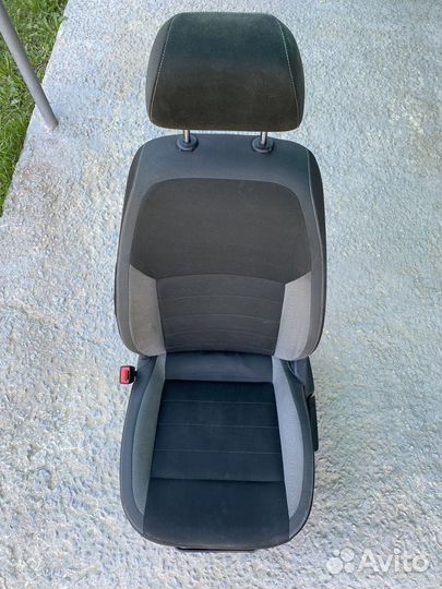 Водительское кресло Шкода Рапид 2017