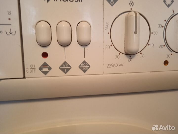 Продам ст.машину Indesit wdn2296xw на запчасти