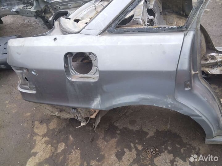 Крыло задний правый левый Audi 80 b3