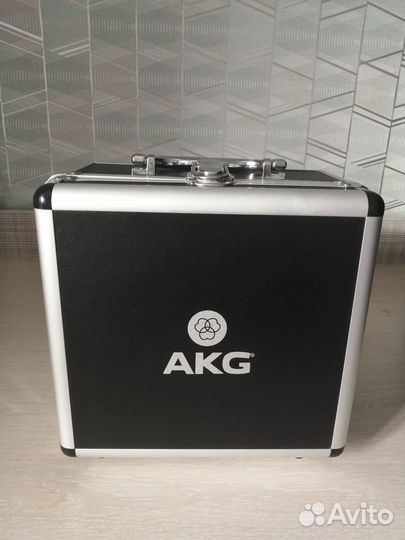 Студийный микрофон Akg p220