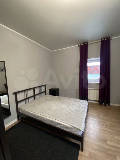Комната 22 м² в 9-к., 1/4 эт.