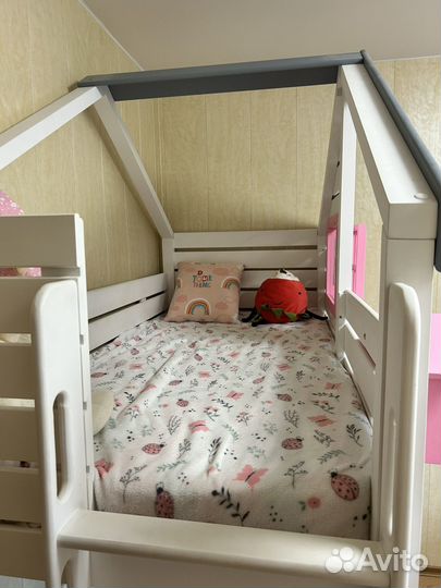 Кровать детская двухъярусная домик