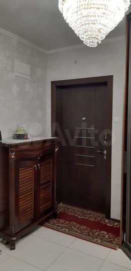 3-к. квартира, 75 м², 1/17 эт.