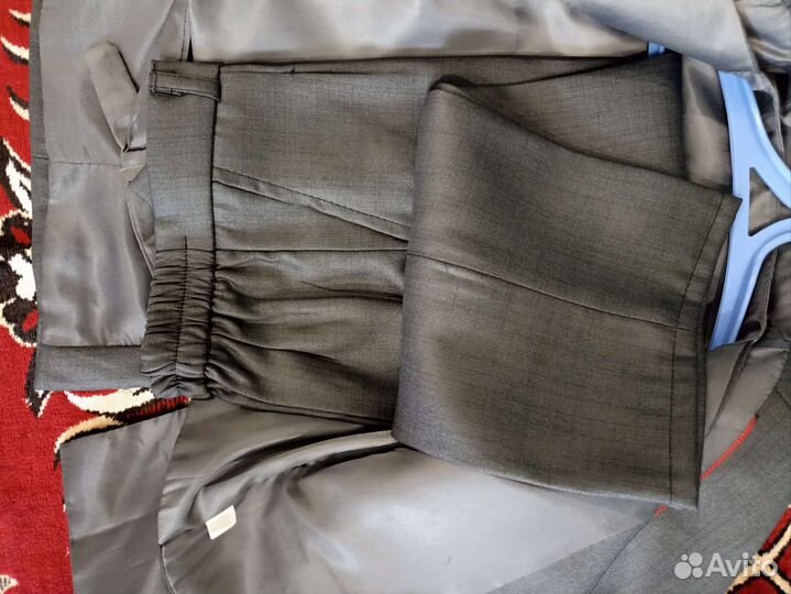 Костюм тройка новый