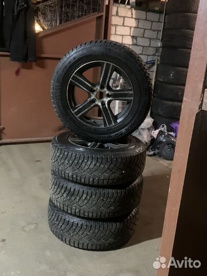 Nitto Therma Spike 235/65 R17