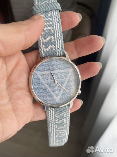 Часы наручные Guess