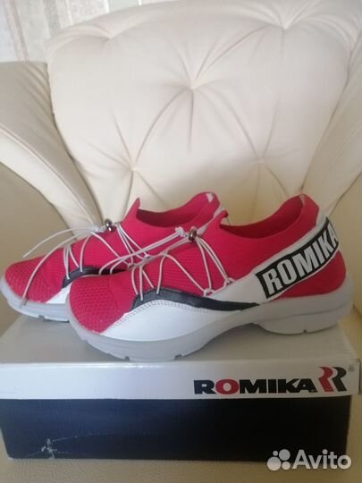 Кроссовки новые romika
