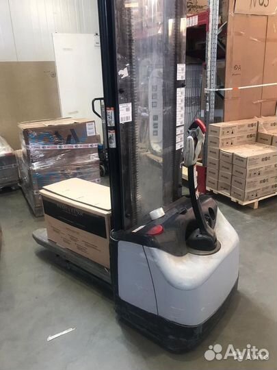 Самоходные электрические штабелеры бу