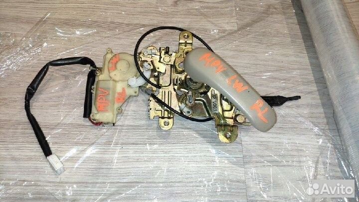 Замок двери задний левый Mazda Mpv lwew LW5W