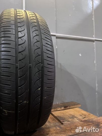 Yokohama BluEarth AE01 215/60 R16 95H