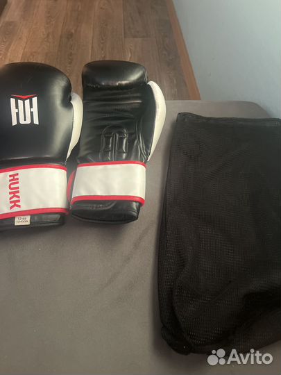 Боксерские перчатки