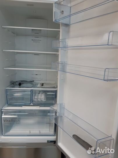 Холодильник с морозильной камерой Bosch KGN39XI27R