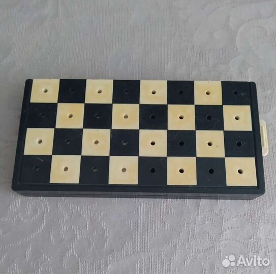 Шахматы карманные, дорожные, не хватает двух фигур
