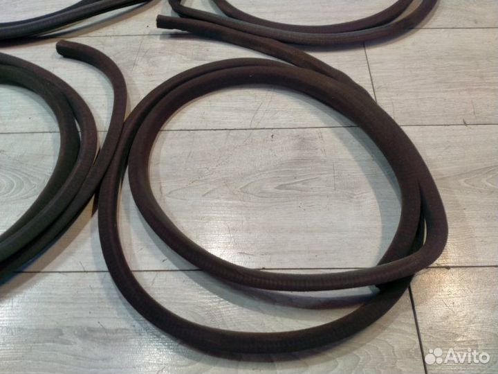 Уплотнитель дверного проема Toyota Chaser JZX90