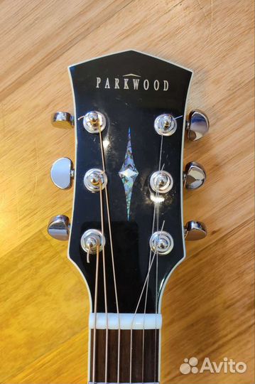 Акустическая гитара из массива Parkwood S61