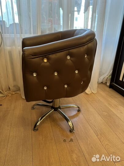 Парикмахерское кресло