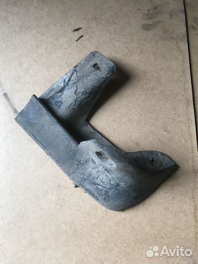 Брызговик задний правый Hyundai Accent