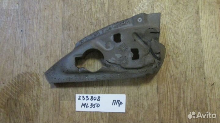 Прокладка панели крепления зеркала передней правой