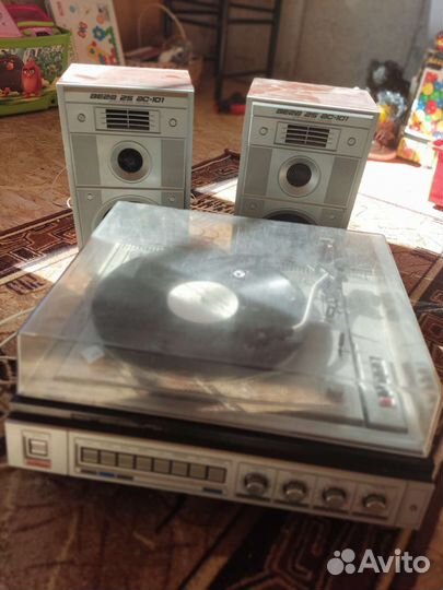 Проигрыватель винила Вега 100