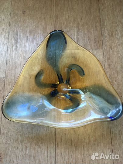 Ваза из цветного стекла