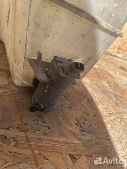 Бачок омывателя Hyundai Sonata 4 EF