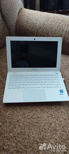 Нетбук asus X200M