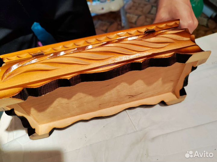 Деревянная шкатулка резная