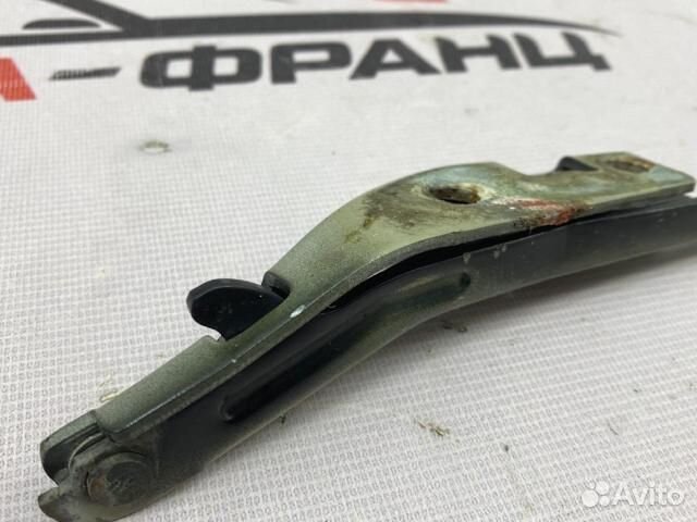 Петля капота передняя левая Peugeot 206 хэтчбек
