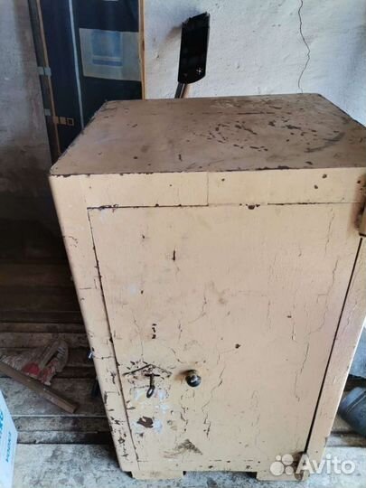 Сейф металлический