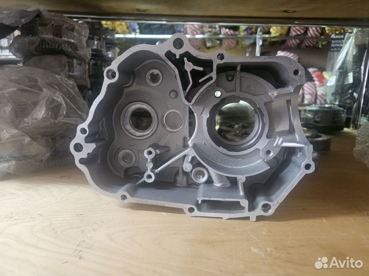 Левый корпус картера YX-140 Нижний Эл. стартер