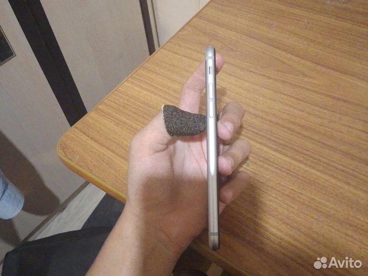 Телефон iPhone 6s