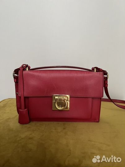 Сумка Salvatore Ferragamo красного цвета